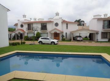 Casa en condominio · 310m² · 4 Recámaras · 3 Estacionamientos · Casa en Renta con Recámara en Planta Baja en La Zona Dorada de Cuernavaca