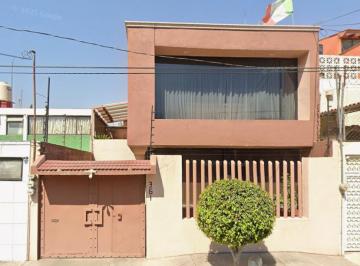 Casa de 3 habitaciones, Iztacalco · Casa en Venta en Militar Marte Cerca de Metro Villa de Cortez