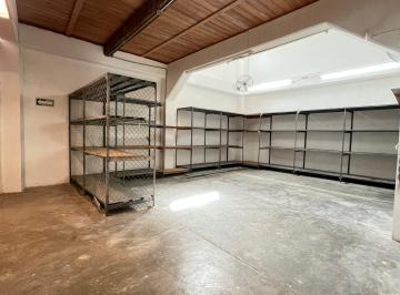 Bodega comercial de 3 habitaciones, Benito Juárez · Casa en Venta en Cancún – Sm 59 | Amplia y con Doble Altura