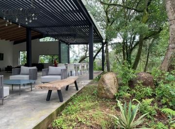 Casa · 600m² · 5 Recámaras · 4 Estacionamientos · Casa en Venta, con Gran Terreno, Cerca del Club de Golf Avándaro