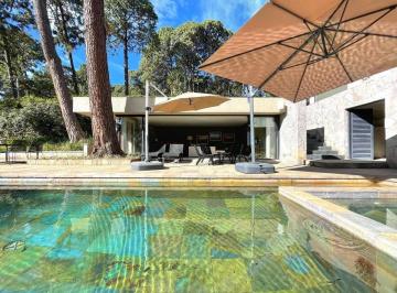 Casa · 600m² · 4 Recámaras · 4 Estacionamientos · Casa Contemporánea en Venta, Avándaro