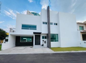 Casa de 4 habitaciones, Querétaro · Casa en Venta en Claustros de Centro Sur, Frente a Hospital Angeles