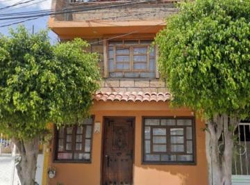 Casa de 3 habitaciones, Celaya · Casa en Venta en del Avellano, Guanajuato.