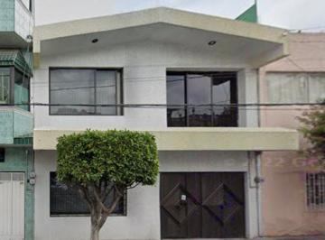 Casa de 3 habitaciones, Iztapalapa · Casa en Venta en Escuadrón 201 Cerca de La Viga