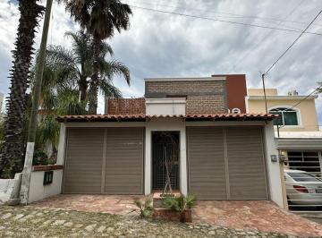 Casa de 3 habitaciones, Tlajomulco de Zúñiga · Residencia en Venta en Cortijo San Agustín $6'400,000 Pesos