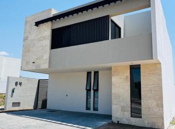 Casa · 212m² · 2 Recámaras · 2 Estacionamientos · Casa en Venta en El Molino Residencial León Guanajuato