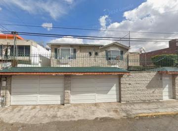 Casa de 5 habitaciones, Toluca · Casa en Venta en Toluca Cerca de Av Paseo Tollocan