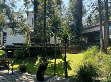 Casa en condominio de 3 habitaciones, Valle de Bravo · Casa en Renta por Temporada en Medio del Bosque