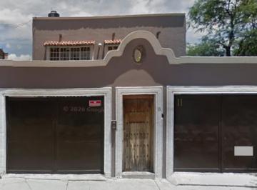 Casa de 4 habitaciones, San Miguel de Allende · Casa en Venta en Vicente Araiza, Guanajuato.