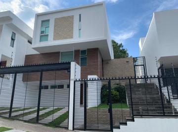 Casa de 3 habitaciones, Zapopan · Casa en Renta en Bugambilias Amplio Jardin