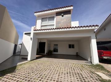 Casa · 259m² · 3 Recámaras · 4 Estacionamientos · Casa en Venta en Privada Quinta Americana