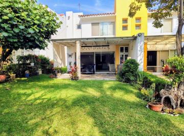 Casa de 3 habitaciones, Cuernavaca · Acapantzingo Cuernavaca Renta Casa en Condominio con Jardín y Alberca