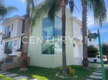 Casa · 368m² · 3 Recámaras · 2 Estacionamientos · Casa en Renta en Jardin Real, Zapopan.