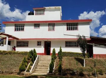 Casa · 240m² · 3 Recámaras · 6 Estacionamientos · Casa en Venta en Pueblo Nuevo