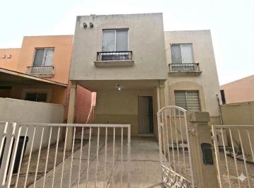 Casa · 120m² · 3 Recámaras · 1 Estacionamiento · Casas en Renta en Los Faisanes