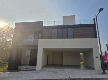 Casa · 343m² · 4 Recámaras · 2 Estacionamientos · Casas en Venta en Arboretto Privada Residencial