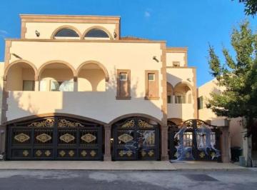 Casa · 726m² · 8 Recámaras · 10 Estacionamientos · Casas en Venta en Pedregal del Valle