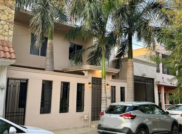 Casa · 320m² · 6 Recámaras · 3 Estacionamientos · Casas en Venta en Las Puentes Sector 10