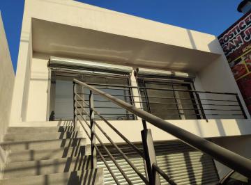 Bodega comercial · 140m² · 4 Estacionamientos · Locales en Renta en Av Arco del Triunfo