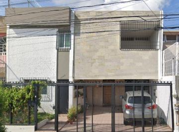 Casa de 3 habitaciones, Zapopan · Casa con 261 m² Superficie de Terreno, 3 Recámaras en Venta en Zapopan