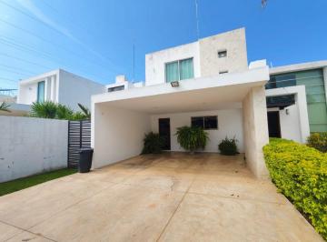 Casa de 3 habitaciones, Mérida · Se Renta Casa con 480 m² de Terreno, 3 Recámaras en Temozón Norte