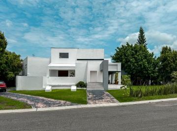 Casa de 4 habitaciones, Querétaro · Residencia de Autor en El Campanario: Amplitud, Privacidad y Lujo en Cada Metro