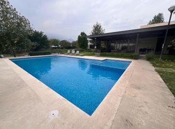 Casa · 490m² · 3 Recámaras · 3 Estacionamientos · Casa en Venta en Castaños del Vergel, Monterrey
