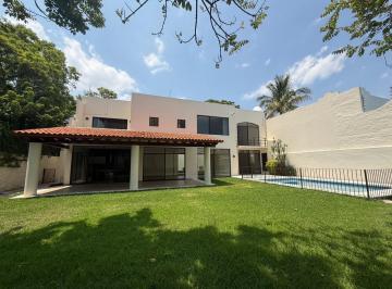 Casa · 300m² · 3 Recámaras · 2 Estacionamientos · Casa - Fraccionamiento Real Hacienda de San José