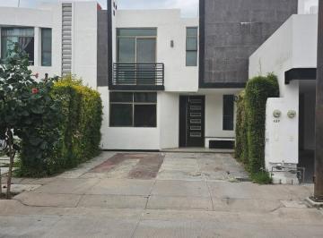 Casa · 120m² · 3 Recámaras · 2 Estacionamientos · Casa en Fraccionamiento Cumbres de La Pradera