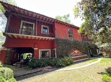 Casa de 5 habitaciones, Valle de Bravo · Casona en Valle de Bravo