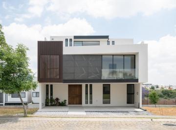 Casa · 342m² · 4 Recámaras · 3 Estacionamientos · Casa en Venta en Parque Berna, Lomas de Angelópolis II