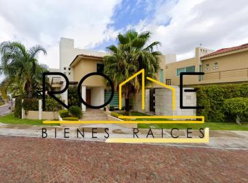 Casa de 3 habitaciones, Querétaro · ¡Casa en Venta, Ubicada en Cumbres del Lago Queretaro, Unica Oportunidad de Remate!