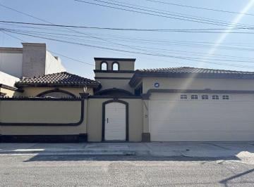 Casa de 3 habitaciones, Saltillo · Casa en Venta en San Patricio de 1 Planta