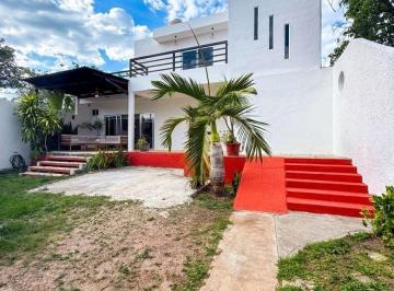 Casa de 3 habitaciones, Campeche · En Venta Hermosa Casa con Arboles Frutales y Alberca en Chiná Campeche