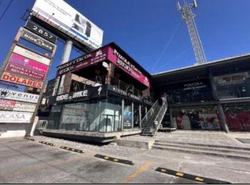 Bodega comercial · 237m² · 10 Estacionamientos · Locales en Renta en Cumbres 4to. Sector