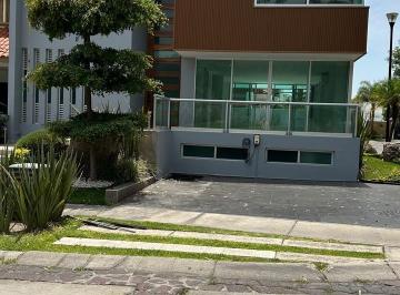 Casa · 273m² · 4 Recámaras · 2 Estacionamientos · Casa en Elfraccionamiento del Manantialcompletamente Remodelada en Tlajomulco de Zuñiga Jalisco