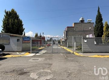 Casa · 130m² · 3 Recámaras · 1 Estacionamiento · Casa en Venta en Paseos San Martín, Toluca, México