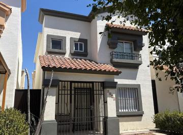 Casa · 93m² · 3 Recámaras · 2 Estacionamientos · Casa en Venta en Urbi Quinta Versalles