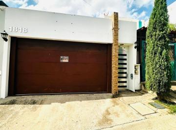 Casa · 3 Recámaras · 2 Estacionamientos · Casa en Venta en Colinas del Bosque