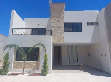 Casa de 3 habitaciones, Durango · Casa Nueva con Recamara en Planta Baja en Residencial.