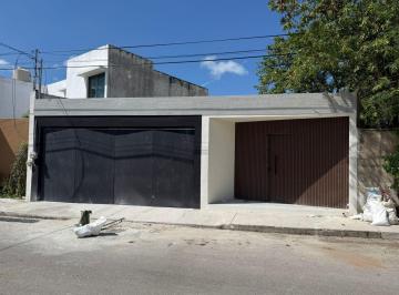 Casa · 327m² · 2 Recámaras · 4 Estacionamientos · Venta Espectacular Casa de 2 Recamaras y Alberca en Colonia Maya Zona de Altabrisa Merida Norte