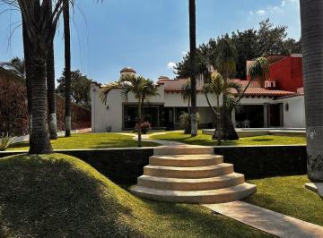 Casa · 823m² · 8 Recámaras · 4 Estacionamientos · Casa en Jardines de Cuernavaca