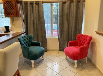 Estancia amplia , 2 sillones y 1 banca · Renta Departamento Playa del Carmen Av 34 y 35 Centro