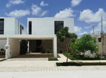Casa · 229m² · 3 Recámaras · 2 Estacionamientos · Venta Casa Totalmente Equipada Entrega Inmediata de 3 Recamaras en Privada con Amenidades Cholul