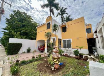 Casa · 168m² · 3 Recámaras · 2 Estacionamientos · Casa en Venta, 3 Recámaras en Privada Residencial en Chuburna, Merida