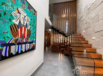 Casa · 409m² · 4 Recámaras · 3 Estacionamientos · Casa en Venta Frente a Parque en Bosque de Las Misiones Sector Encino