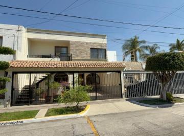 Casa de 6 habitaciones, Zapopan · Amplia y Moderna Casa de 2 Niveles Independientes en Real Vallarta Zapopan, Jalisco