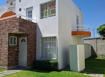 Casa de 2 habitaciones, Emiliano Zapata · Se Vende Bonita Casa con Alberca y Palapa Compartida