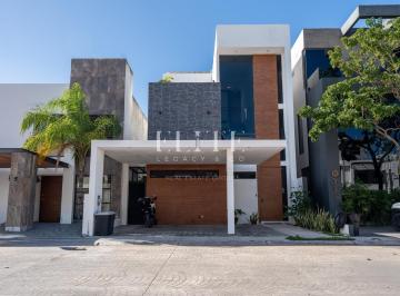 Casa · 358m² · 4 Recámaras · 2 Estacionamientos · Casa de 4 Recámaras en Venta en Residencial Aqua