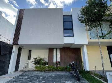 Casa · 120m² · 3 Recámaras · 2 Estacionamientos · Casa Amueblada en Renta en Cancún | Residencial Arbolada | Alberca y Seguridad 24/7